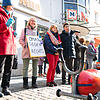 Menschenkette Forchheim Knapp 500 Menschen waren am Samstag bei der Menschenkette für Demokratie und Vielfalt in Forchheim dabei.