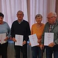 Ehrungen beim KAB (von links): Vorsitzende Marliese Löser, Jubilarspaar Anita und Bernhard Krines, Anni und Egfried Gebhardt sowie Pastoralreferent Norbert Zettelmeier.