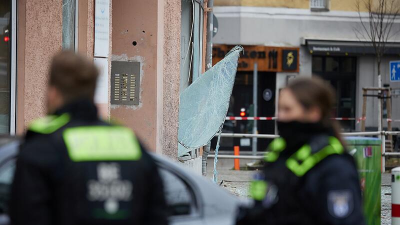 Schwere Schäden durch Kugelbombe