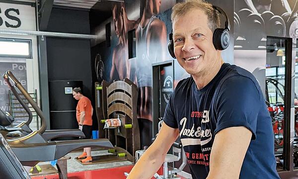Ausdauertraining im Fitnessstudio für den Organspendelauf: Michael Heiden hat sich zum Ziel gesetzt, die 10-Kilometer-Strecke zu bewältigen.