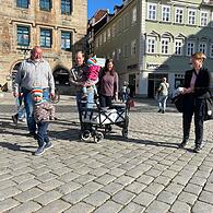 Gemeinsam Coburg entdecken: Auf unserem Foto ist Sebastian Westhäuser mit seinen Kindern Jonathan und Antonia zu sehen sowie die Stadtführer Stefan Leis, Regina Lohwasser und Claudia Sollmann.