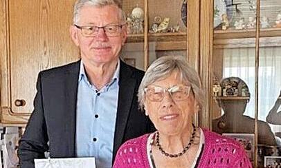 Dorothea Geisler feierte ihren 90. Geburtstag, zu dem Bürgermeister Wolfgang Möhrlein die Glückwünsche der Gemeinde überbrachte.