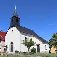 Ein wunderbarer Ort in Seubersdorf: die St. Michaelskirche auf dem kleinen Turmhügel. Das Ausmaß der Renovierung ist noch gar nicht vollständig ersichtlich.