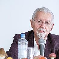 „An Grenzen stoßen und an ihnen entlang gehen, ist nichts Schlechtes“, sagt Eugen Münch. Der Gründer des Rhön-Klinikums verrät, was ihn als Unternehmer erfolgreich machte.
