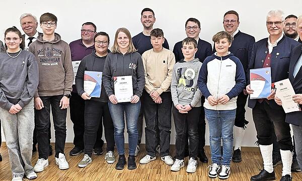 Strahlende Gesichter bei den Ehrungen der aktiven und passiven Mitglieder, sowie der langjährigen Funktionäre.