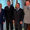 Verabschiedung und Neuanfang im Kreisverbindungskommando (von links): Landrat Klaus Peter Söllner, Thomas Brecht (kommissarischer Leiter des KVK Kulmbach), Stefan Brütting (bisheriger Leiter des KVK Kulmbach) und Ingo Wolfgramm (bisheriges KVK-Mit...