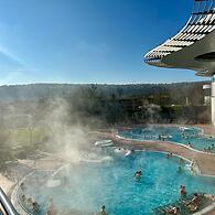 Draußen kalt, im Wasser warm: Im Januar sagt die KissSalis Therme Danke mit einer spezielle Aktion.