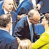 Am Ende gab es sogar von SPD-Chefin Saskia Esken ein Küsschen für den zum Kanzler gewählten Friedrich Merz.