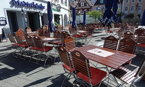 Die "Stadtschänke" (Bild) gehört zu den Gaststätten, die zeitnah öffnen wollen, wenn es das Wetter zulässt. Noch wird bei den allermeisten Wirtshäusern der Außenbereich aber nicht bestuhlt.
