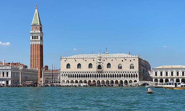 Blick auf den Dogenpalast in Venedig