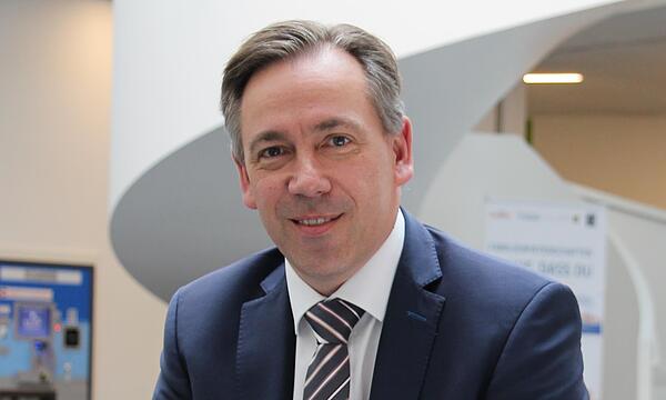 Landrat Alexander Tritthart: „Uns muss aber bewusst sein, dass das Geld im nächsten Haushalt obendrauf kommt.“ Landrat Alexander Tritthart: „Uns muss aber bewusst sein, dass das Geld im nächsten Haushalt obendrauf kommt.“