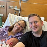 Jasmin und Tobias Gebhardt freuen sich im Klinikum Forchheim über ihren Nachwuchs.