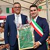 Hallerndorfs Bürgermeister Gerhard Bauer (links) und sein neuer italienischer Amtskollege Simone Bombardelli aus der Gemeinde Drena.