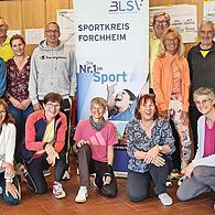 Die Teilnehmer mit Lachtrainerin Cornelia Leisch, Stellvertretender Kreisvorsitzender Forchheim Sandra Richter-Nicolosi, Stellvertretendem Aufsichtsratsvorsitzenden Heinz Richter und Lehrgangsleiterin Silvia Richter.