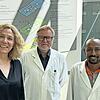 Ein Teil des Teams der VOC-Advanced Breath Diagnostics GmbH: (v. l.): Franka Struve-Waasner, Professor Wieland Voigt und Laborleiter Tessema Mekonnen.