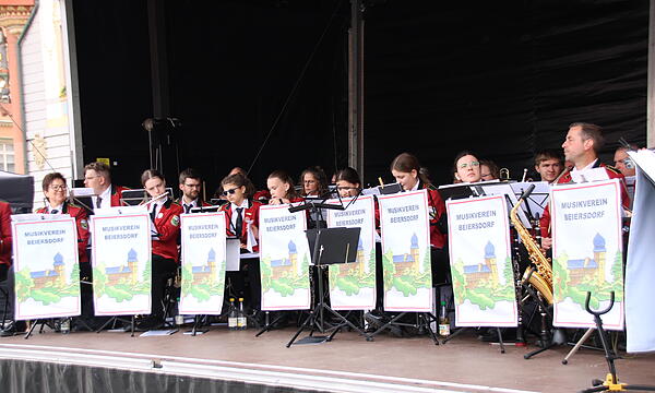 Marktfest 2025 in Coburg: Der Musikverein Beiersdorf spielte auf.