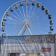 Vor dem Würzburger Frühjahrsvolksfest