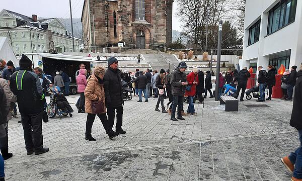 Weihnachts-Tombola der Tschernobyl Kinderhilfe in Neustadt.