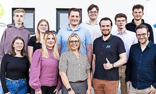 Der neu gewählte Ortsvorstand mit CSU-Oberbürgermeisterkandidatin Martina Hebendanz (Mitte), rechts daneben Ortsvorsitzender Felix Mönius sowie der JU-Bezirksvorsitzende Markus Oesterlein.
