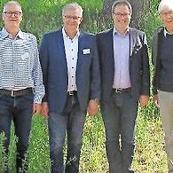 Florian Lang (Manager des Projekts „Kommunale Biodiversität“), Michael Grauvogl (Leiter der höheren Naturschutzbehörde), Thilo Wagner (Erster Bürgermeister Stegaurach), Regierungspräsident Florian Luderschmid, Bernd Fricke (Zweiter Bürgermeister S...