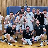 Meister der Bezirksliga: Die Basketballer der TS Kronach freuen sich und feiern, denn in dieser Saison hat es mit dem Wiederaufstieg in die Bezirksoberliga geklappt.