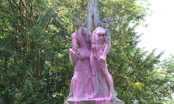 Hofgarten Coburg: Farb-Attacke auf Ehrenmal des CC