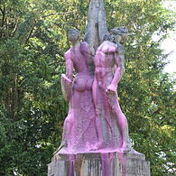 Hofgarten Coburg: Farb-Attacke auf Ehrenmal des CC