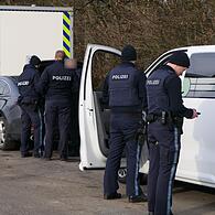 Bis zu sechs Fahrzeuge gleichzeitig konnten auf dem Parkplatz kontrolliert werden.