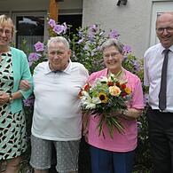 Das Fest der eisernen Hochzeit für 65 gemeinsame Ehejahre feierten Marga und Arthur Oeser in Junkersdorf. Neben vier Kindern mit ihren Familien gratulierten Stellvertretende Landrätin Birgit Bayer (links) namens des Landkreises Haßberge und Bürger...