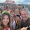 Selfie der Forchheimer Bierkönigin Luisa I. mit Bürgermeister Udo Schönfelder, Bürgermeisterin Annette Prechtel (r.) und weiteren Königinnen.Bierkönigin Luisa Zametzer Selfie der Forchheimer Bierkönigin Luisa I. mit Bürgermeister Udo Schönfelder, Bürgermeisterin Annette Prechtel (r.) und weiteren Königinnen.