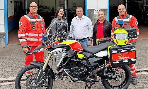 Auf dem Bild sind von links Kenyon De Haney (Motorradstreife Bad Kissingen), Luisa Dernbach (Reifen Müller Bad Brückenau), Harald Reith (Reifen Müller), Gaspare D&lsquo;Angelo (Bridgestone), Armin Stelzner, (Motorradstreife Bad Kissingen).