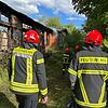 Nach dem erneuten Feuer am ehemaligen Lokschuppen in Coburg – die Feuerwehr kämpft gegen letzte Flammen, die aus Glutnestern auflodern