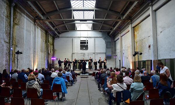 Stimmungsvolle Konzerte verspricht der „ExSilentio“-Kammerchor unter der Leitung von Lukas Alois Roth für das laufende Jahr unter anderem beim Festival „Klang im Kesselhaus“ in Mainleus.