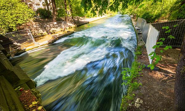Trauerbekundung an der Eisbachwelle