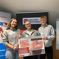 Die Schüler und Schülerinnen des Ehrenbürg-Gymnasium Forchheim Nina Fuchs, Hannah Schubert und Lukas Taschner ( v.l.n.r) sind schon seit einem Jahr als Medienscouts an ihrer Schule aktiv.