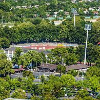 Idyllisch gelegen: Das Sachs-Stadion in Schweinfurt muss bei einem Aufstieg des FC 05 Schweinfurt in die Dritte Liga renoviert werden.