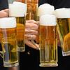 Anstoßen mit Bier