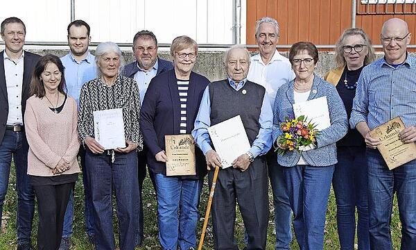 Ehrungen gab es beim Obst- und Gartenbauverein Waldsachsen, im Bild von links Marco Steiner, Monika Helms, Moritz Polz, Waltraut Carl, Reiner Brückner, Gisela Böhnel, Werner Rauschert, Stefan Schulze, Monika Neumann, Birgit Schmidt und Achim Knauer.