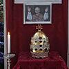 Petrus in Münchner Kirche bekommt Tiara zurück