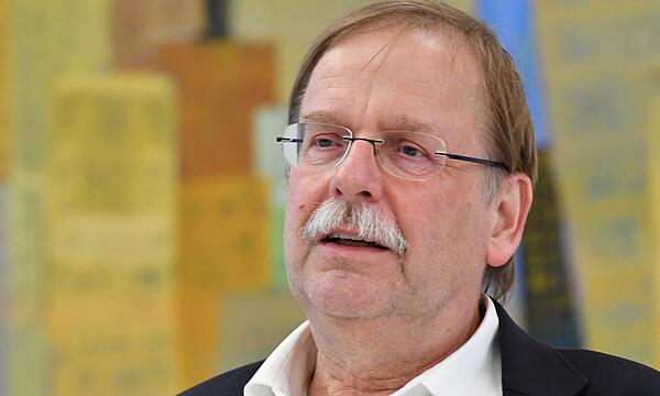 Rainer Koch ist kein Fan einer WM im Zwei-Jahres-Rhythmus, ist den Argumenten der Befürworter aber nicht verschlossen. Rainer Koch ist kein Fan einer WM im Zwei-Jahres-Rhythmus, ist den Argumenten der Befürworter aber nicht verschlossen.