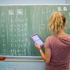 Lehrerin im Matheunterricht