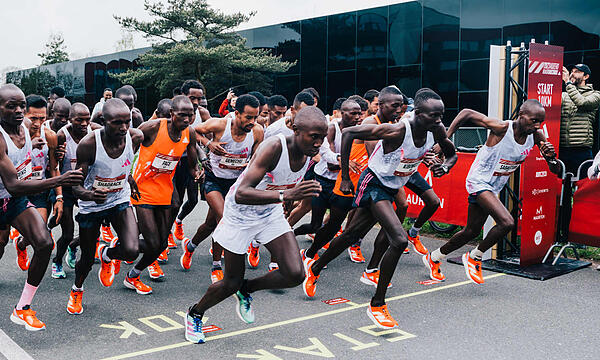 Beim ROAD TO RECORDS 2025 von Adidas in Herzogenaurach tritt die internationale Lauf-Elite gegeneinander an.