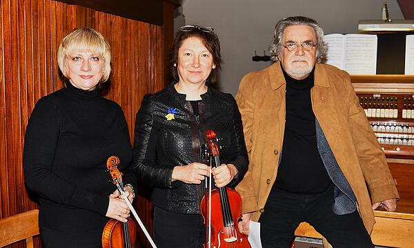 Nataliia Vasylieva, Oksana Popsuy und Professor Ortwin Benninghoff versuchten auch in Altenkunstadt mit ihrem Konzert Brücken zu schlagen.