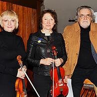 Nataliia Vasylieva, Oksana Popsuy und Professor Ortwin Benninghoff versuchten auch in Altenkunstadt mit ihrem Konzert Brücken zu schlagen.