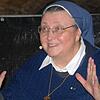 Schwester Teresa Zukic empfiehlt den Menschen, viel zu lachen und Humor zu zeigen, was sie selbst auch im Gewölbekeller des Rödelseer Schlosses tat. Schwester Teresa Zukic empfiehlt den Menschen, viel zu lachen und Humor zu zeigen, was sie selbst auch im Gewölbekeller des Rödelseer Schlosses tat.