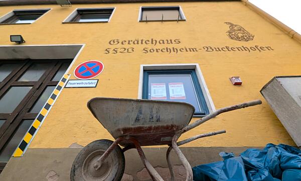 Das Gebäude der Feuerwehr in Buckenhofen ist alt und viel zu klein. Seit Jahren fordern die Feuerwehrleute Besserung. Nun tritt der Neubau in die nächste Phase.