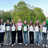 Ehrungen bei der EU-KA-GE: (von links) Jasmin Erhard, Emilia Röder, Hanna Huppmann, Eva Wieber, Samira Hallhuber, Marie Klingspies, Jule Zirwick, Lina Betz, Felix Huppmann und Dieter Diez.