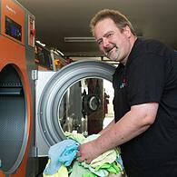 Eddy Bartels ist heute Lagerleiter bei der win GmbH in Würzburg, einem integrativen Dienstleistungszentrum. &nbsp;Der 51-Jährige war lange obdach- und arbeitslos.&nbsp;