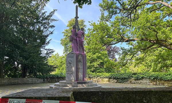 Farb-Attacke auf Ehrenmal des Coburger Convents
