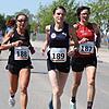 Die ersten drei der W55 zusammen auf der Strecke: Birgit Wilhelm (Mitte) gewinnt vor Silvia Michalka (li.) und Sandra Nossek vom TSV Staffelstein.